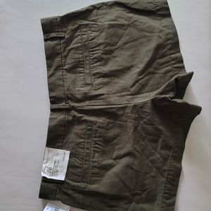 Gap Women's Army Green Shorts Size 6